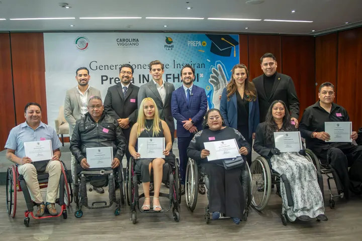19 jóvenes con discapacidad se graduaron en el Senado de la República